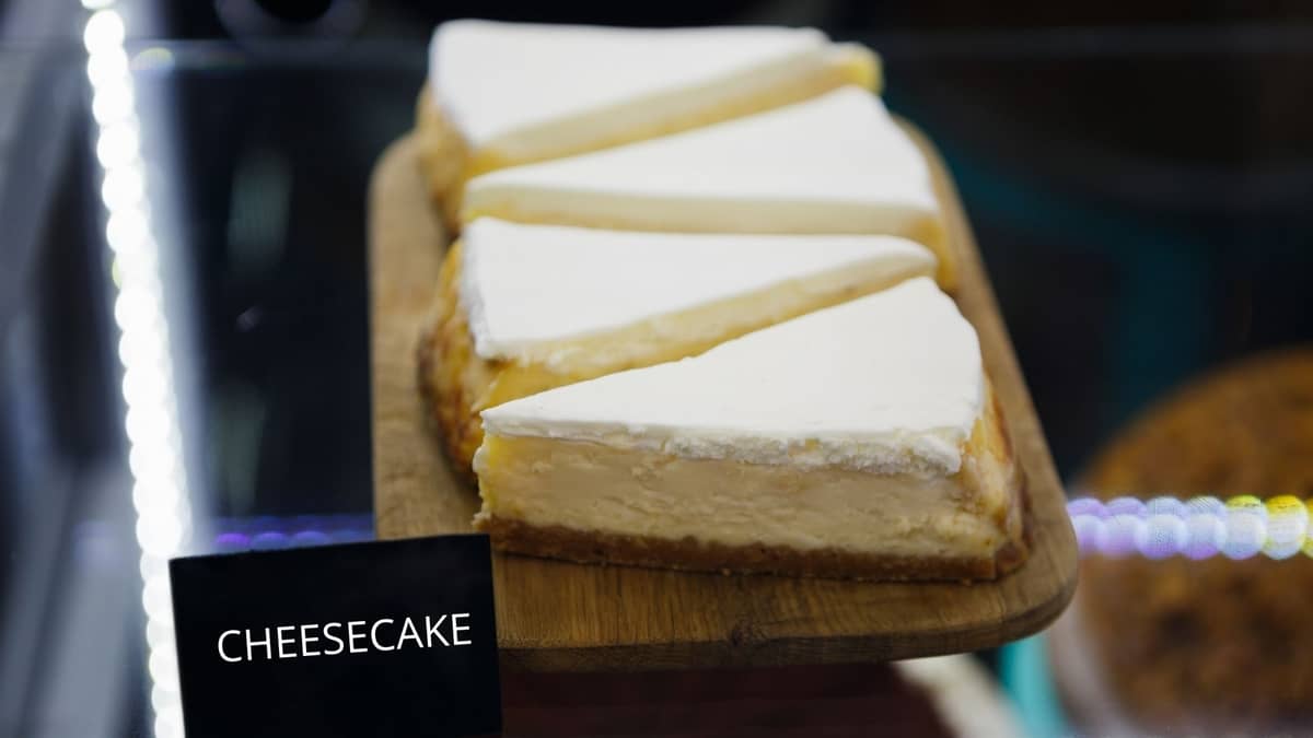 how long should cheesecake cool before fridge