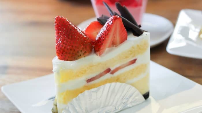  strawberry cheesecake crunch cake