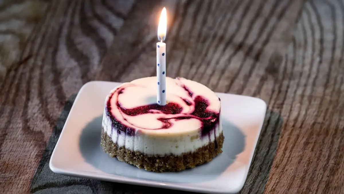 how to decorate a cheesecake for a birthday