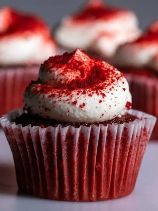 Surprise You Family With Red Velvet Cupcakes With Cheesecake Filling