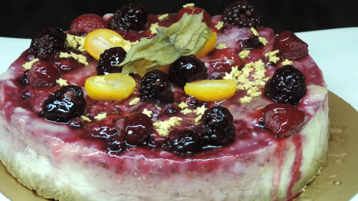 4 Useful Functions Of A Fruit Glaze For Cheesecake