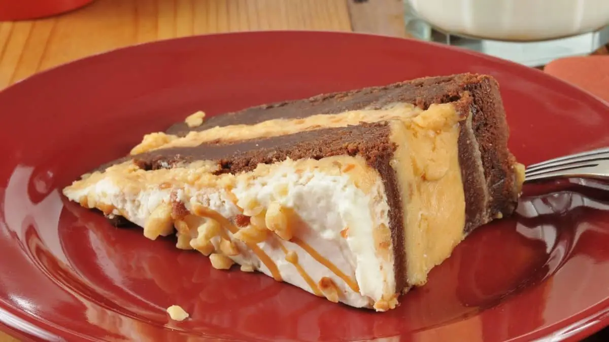 Reese's Peanut Butter Cheesecake With Brownie Crust