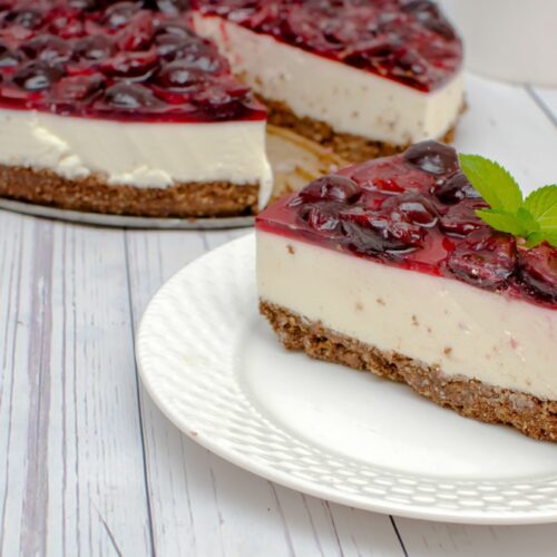 4-Step Easy Keebler No-Bake Cheesecake With Fresh Cherries